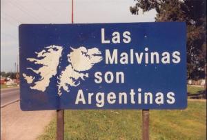 roadsign_in_malvinas-492