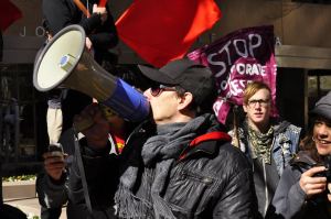 422075_10150683813177281_935420416_n