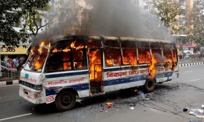 Bus-on-fire-in-Dhaka-012